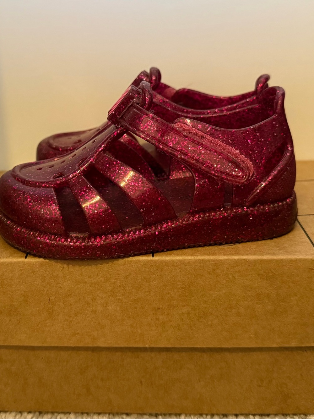 Mini Melissa Glitter Jelly Sandals in Sparkling Magenta